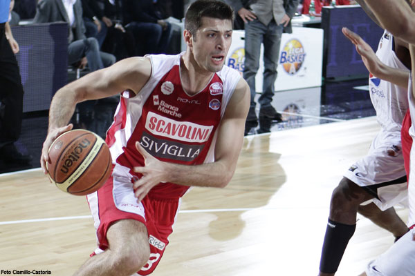 A1 6a giornata: Scavolini Pesaro - Dinamo Sassari 79-68