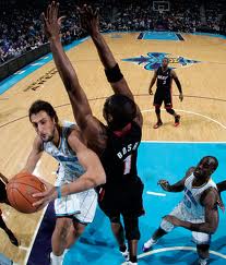 NBA, Hornets bastonati. Belinelli firma 13 punti