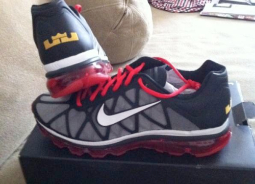 Nike Air Max 2011 LeBron James, raro sample appare in rete