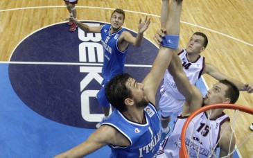 Europei 2011 Lituania, l'Italia batte la Lettonia e torna a sperare. Super Mago Bargnani autore di 36 punti