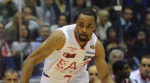 Armani senza Hairston per un mese