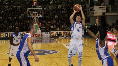 Sassari festeggia la vittoria contro Casale Monferrato grazie ad un grande Travis Diener