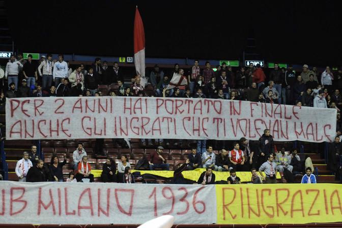 Milano, tifosi Armani aggrediti: "Ricordatevi i Bucchi Boys"
