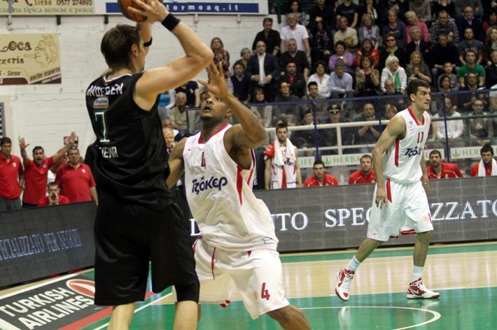 Euroleague: match ball per i greci, Montepaschi rischia