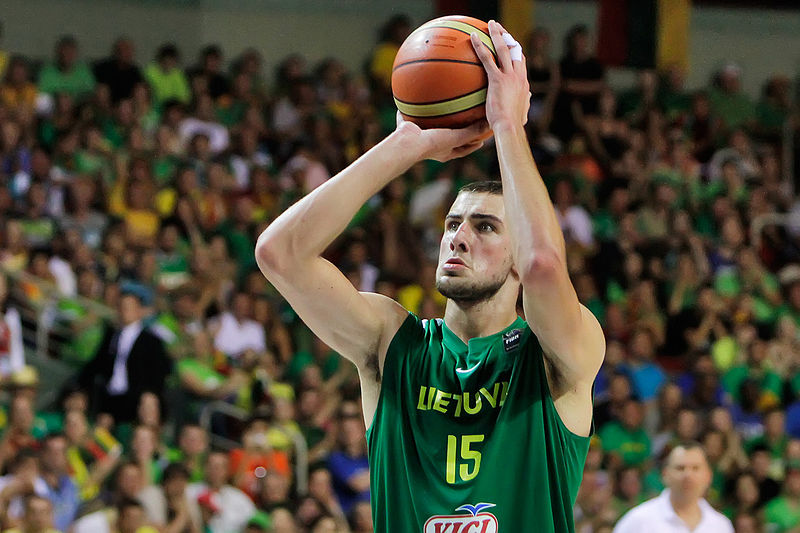 Jonas Valanciunas ai Toronto Raptors