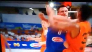 Gallinari Kok pugno